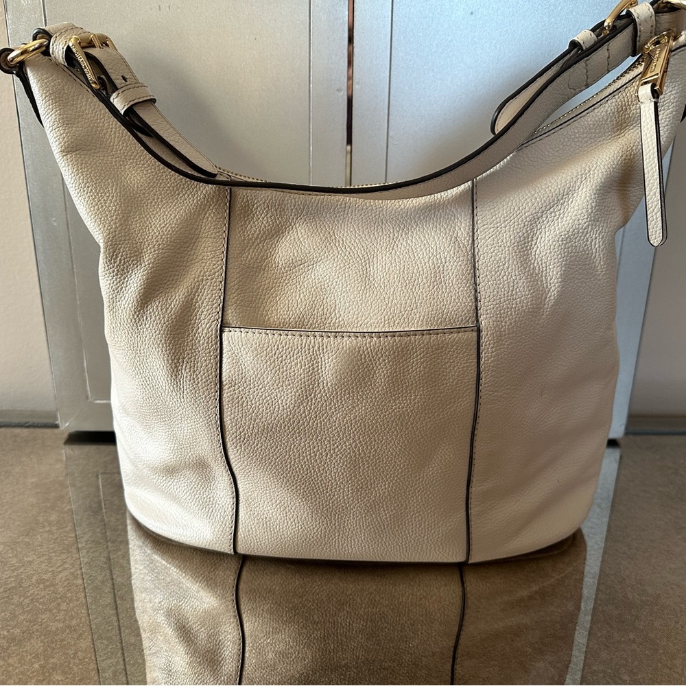 Michael Kors Lupita Large Shoulder Bag in Cream - Picture 4 of 4